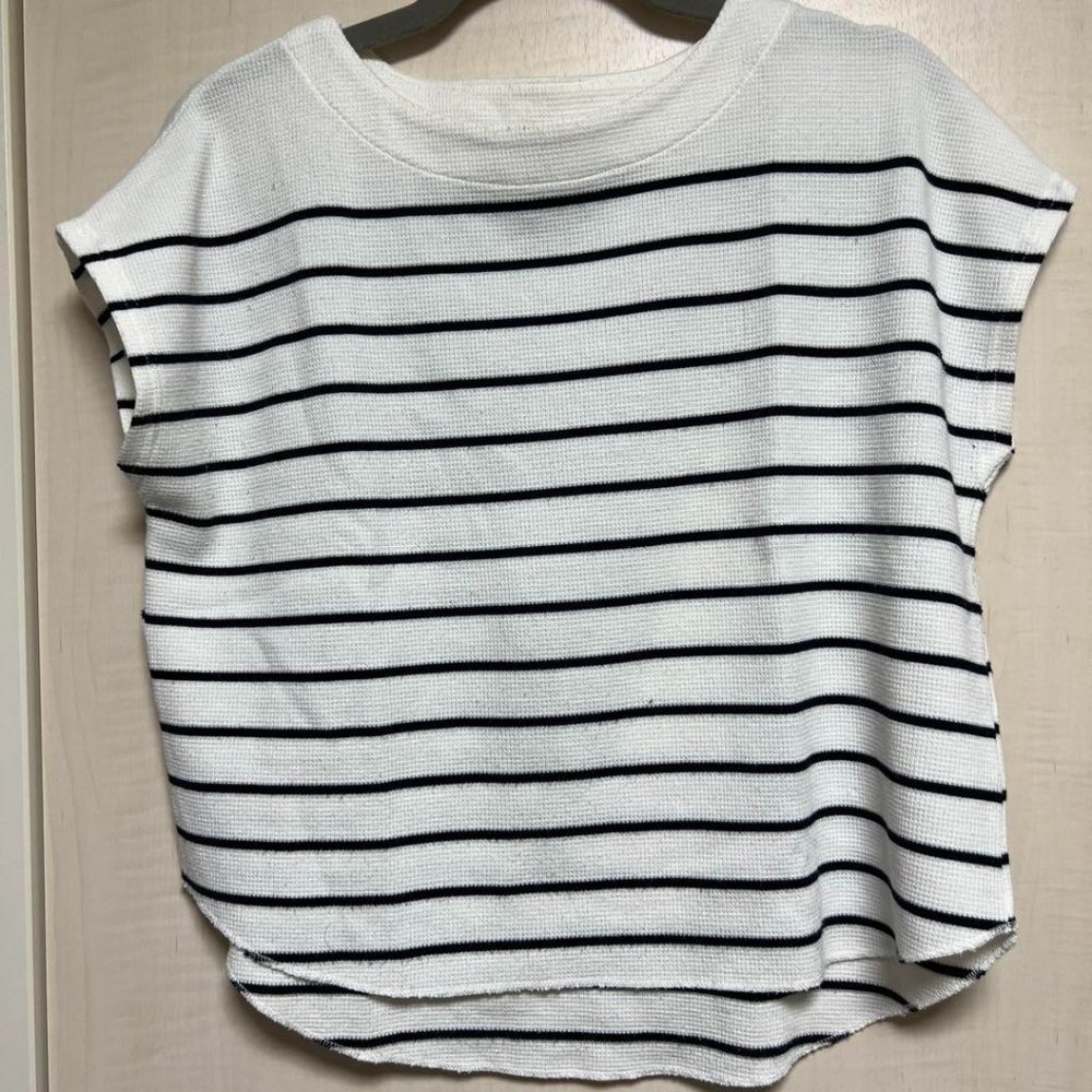 White striped short sleeves
